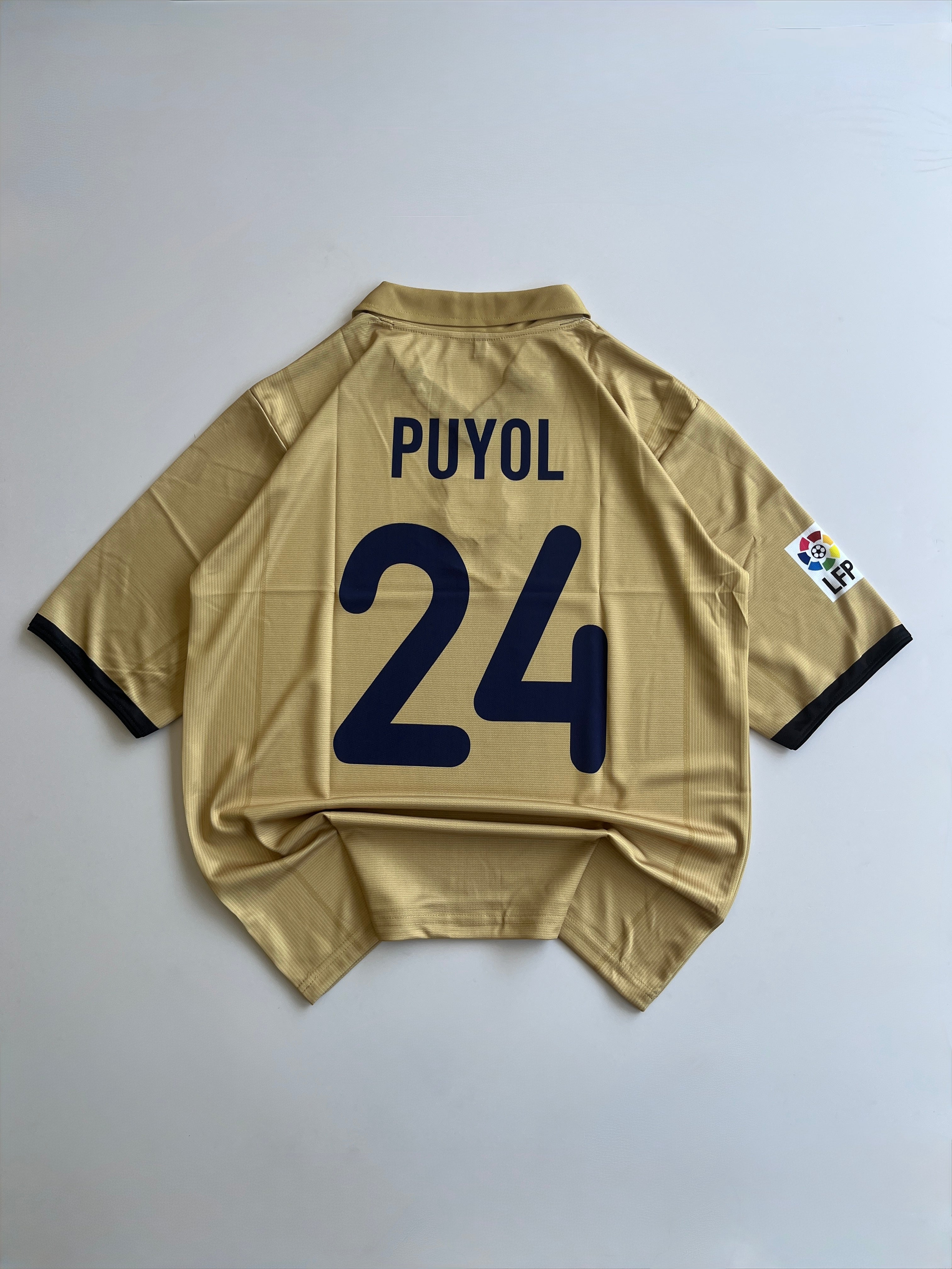 PUYOL 24 BARCELONA 2001/02 AWAY KIT FIVE SLEEVE EMBROIDERY POLO