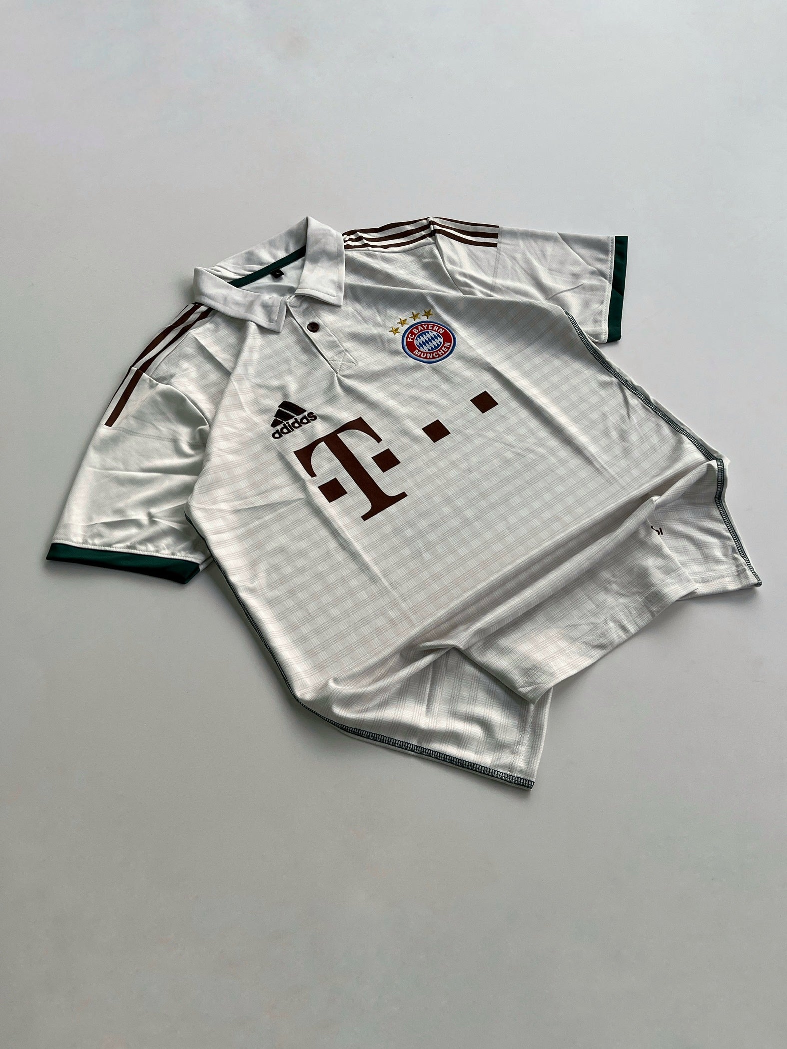 MULLER 25 BAYERN MUNICH 2013/14 AWAY KIT EMBROIDERY POLO