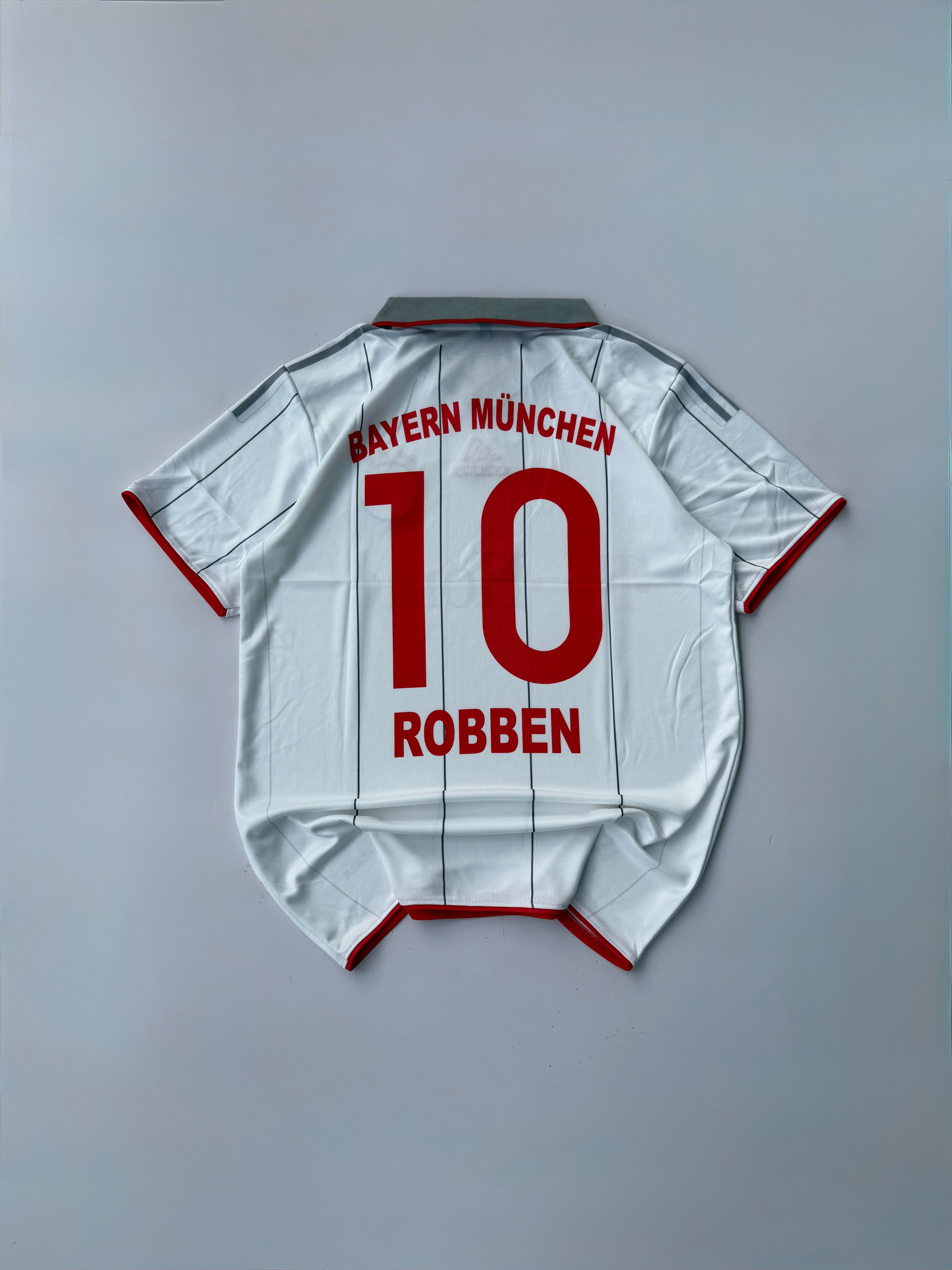 ROBBEN 10 BAYERN MUNICH 2009/10 THIRD KIT EMBROIDERY COLLER