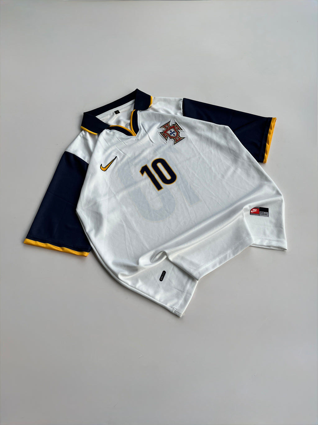 RUI COSTA 10 PORTUGAL 1998/00 SEASON AWAY KIT FIVE SLEEVE EMBROIDERY POLO