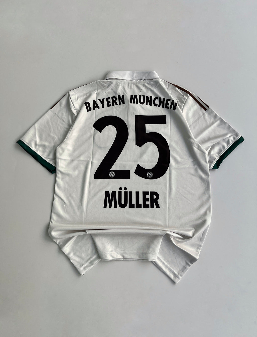 MULLER 25 BAYERN MUNICH 2013/14 AWAY KIT EMBROIDERY POLO