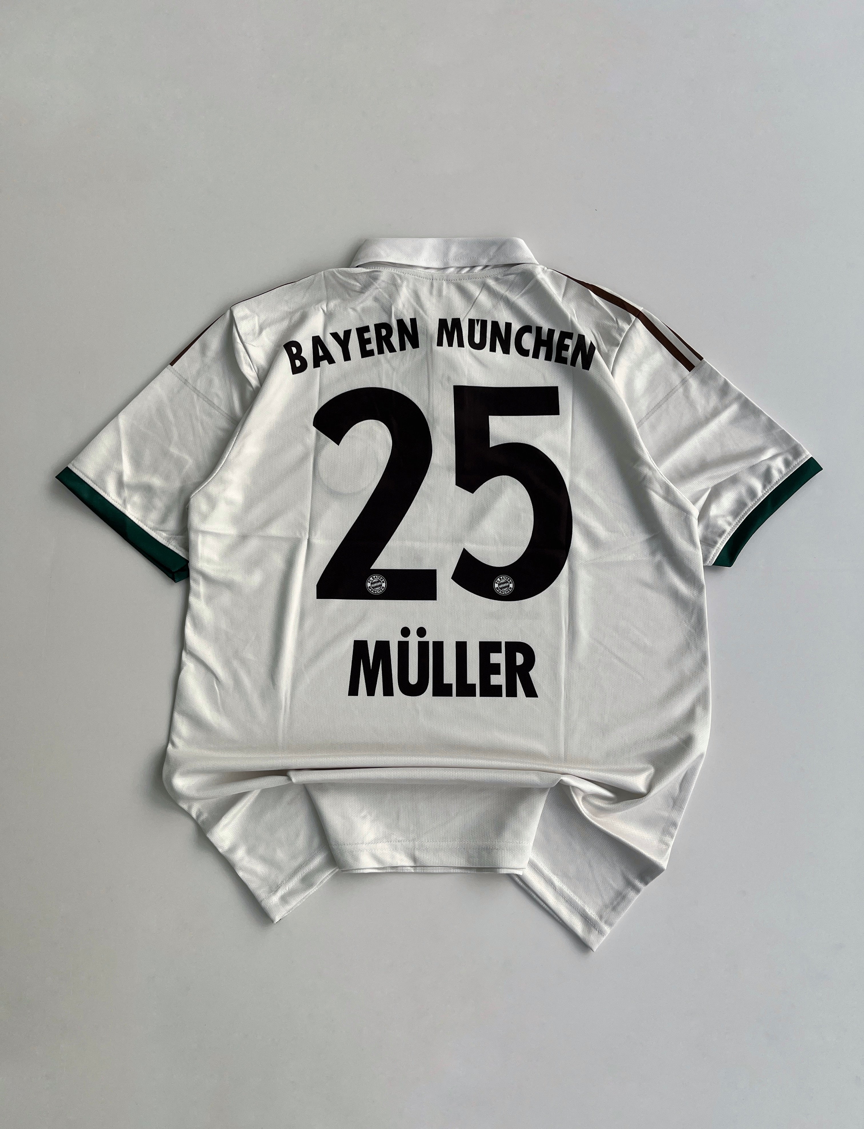 MULLER 25 BAYERN MUNICH 2013/14 AWAY KIT EMBROIDERY POLO